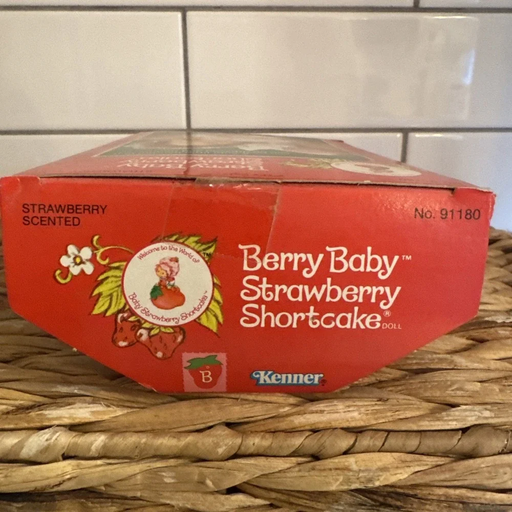 NRFB 1984 BERRY BABY STRAWBERRY SHORTCAKE DOLL New Sealed Vintage‎ NOS KENNER